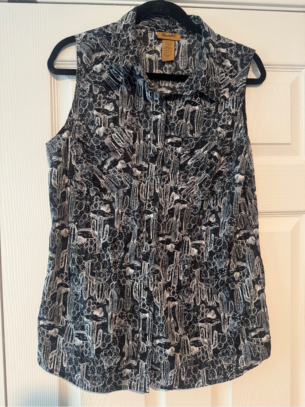 Wrangler Black & White Cactus Print Sleeveless Button-Front Top